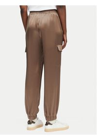 Guess Spodnie materiałowe W5GB08 WG7C0 Brązowy Slim Fit. Kolor: brązowy. Materiał: akryl #4