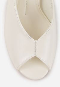 Renee - Białe Klapki na Szpilce z Wyciętą Cholewką Ariesona. Okazja: na imprezę, na co dzień. Kolor: biały. Materiał: jeans. Obcas: na szpilce. Styl: casual, klasyczny, elegancki #8