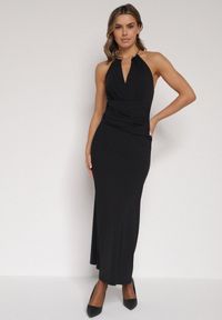 Born2be - Czarna Sukienka Koktajlowa z Dekoltem Halter i Odkrytymi Plecami Sewrina. Okazja: na wesele, na ślub cywilny. Typ kołnierza: dekolt halter. Kolor: czarny. Materiał: jedwab. Typ sukienki: proste. Styl: wizytowy #3