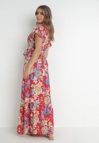 Born2be - Czerwona Sukienka Sepurcia. Kolor: czerwony. Materiał: materiał, wiskoza. Długość rękawa: krótki rękaw. Wzór: nadruk, aplikacja, kwiaty. Sezon: wiosna, lato. Typ sukienki: rozkloszowane, kopertowe. Styl: boho. Długość: maxi #2