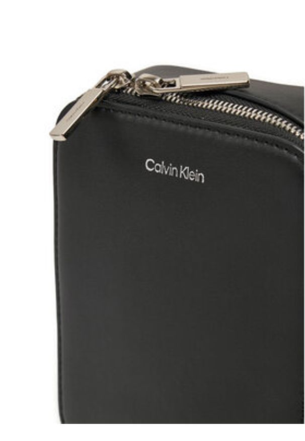 Calvin Klein Saszetka Ck Sleek Reporter Xs K50K512747 Czarny. Kolor: czarny. Materiał: skóra