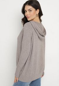 Born2be - Ciemnobrązowy Sweter z Kapturem i Kieszenią z Domieszką Kaszmiru Neriele. Okazja: na co dzień. Typ kołnierza: kaptur. Kolor: brązowy. Materiał: kaszmir. Wzór: aplikacja. Styl: casual #7