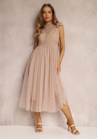 Renee - Beżowa Sukienka Canissa. Typ kołnierza: kołnierzyk stójkowy, kołnierz z falbankami. Kolor: beżowy. Materiał: koronka, tkanina. Wzór: jednolity. Długość: midi