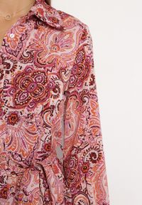Born2be - Różowo-Bordowa Sukienka Mini Rozkloszowana we Wzór Paisley z Materiałowym Paskiem Lirit. Kolor: różowy. Materiał: materiał. Wzór: paisley. Sezon: wiosna, lato. Długość: mini