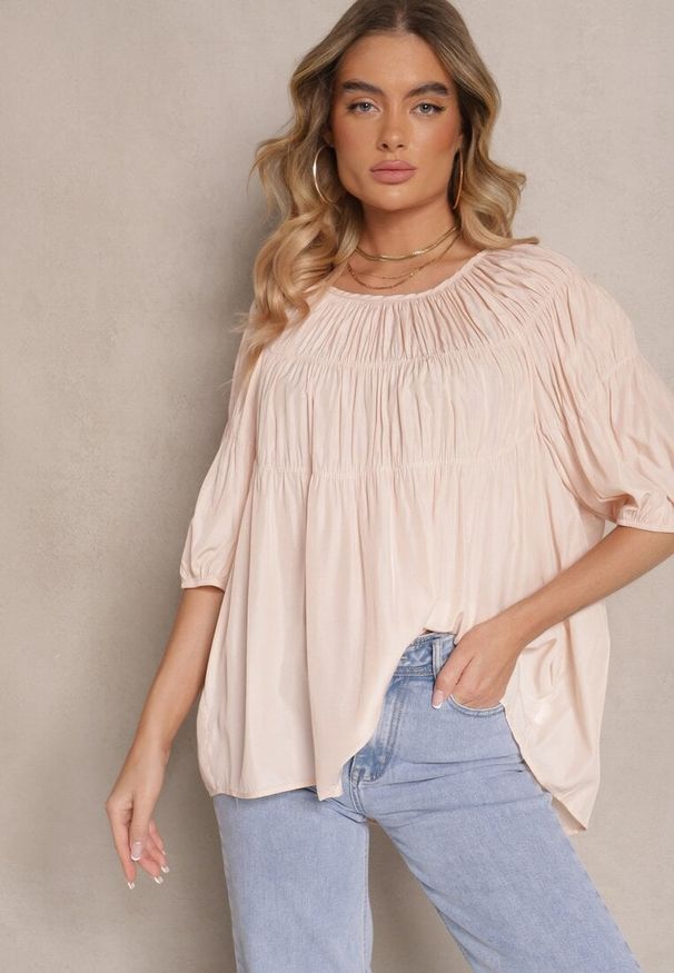 Renee - Jasnoróżowa Bluzka z Wiskozą o Fasonie Oversize z Gumkami w Ramionach Alirona. Kolor: różowy. Materiał: wiskoza