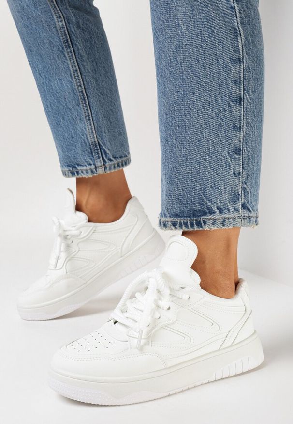 Born2be - Białe Sneakersy na Grubej Podeszwie z Wstawkami Kalidras. Kolor: biały