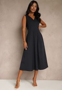 Renee - Granatowa Rozkloszowana Sukienka z Dekoltem w Kształcie Litery V Agilia. Okazja: na spacer. Typ kołnierza: dekolt w kształcie V. Kolor: niebieski. Sezon: lato #1