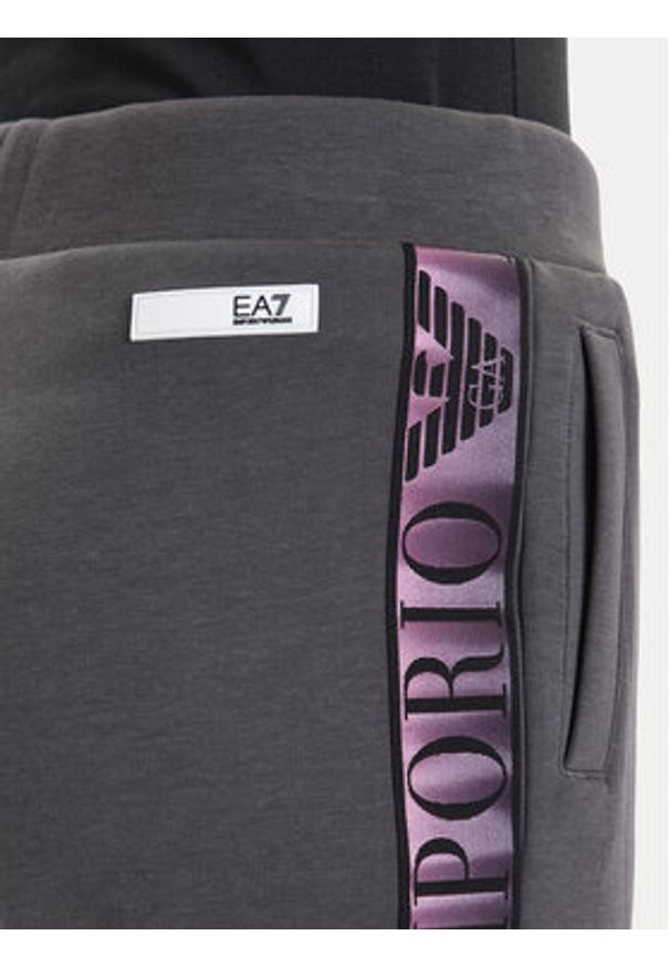 EA7 Emporio Armani Dres 7W000680 AF13151 U8117 Szary Regular Fit. Kolor: szary. Materiał: bawełna, syntetyk