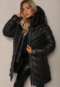 Renee - Czarna Zimowa Kurtka z Ukośnym Pikowaniem i Nieodpinanym Kapturem Siaritha. Okazja: na co dzień, na spacer. Kolor: czarny. Materiał: jeans. Sezon: zima. Styl: elegancki, casual #5
