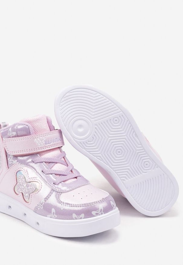 Born2be - Różowe Botki ze Świecącą Podeszwą Zapinane na Rzep Erilanna. Okazja: na uczelnię, na co dzień. Nosek buta: okrągły. Zapięcie: rzepy. Kolor: różowy. Wzór: kolorowy. Sezon: zima, jesień. Styl: elegancki, casual