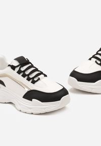 Born2be - Biało-Czarne Sneakersy na Grubej Podeszwie z Materiałowymi Wstawkami Kendria. Kolor: biały. Materiał: materiał #6