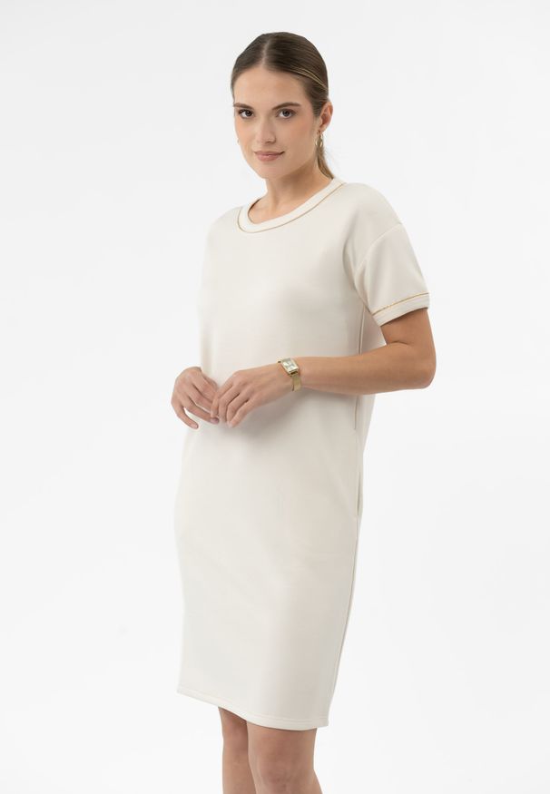 Volcano - Elegancka sukienka G-LOES. Okazja: na co dzień. Kolekcja: plus size. Materiał: dzianina, poliester, elastan, materiał. Długość rękawa: krótki rękaw. Wzór: aplikacja. Typ sukienki: dla puszystych, proste. Styl: elegancki