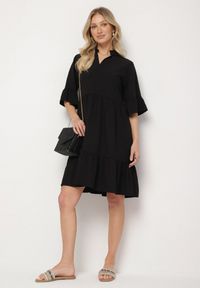 Born2be - Czarna Sukienka Rozkloszowana z Wiskozą Ozdobiona Falbanami Eviriane. Okazja: na co dzień. Typ kołnierza: dekolt w serek. Kolor: czarny. Materiał: wiskoza. Wzór: aplikacja. Typ sukienki: proste. Styl: casual #3