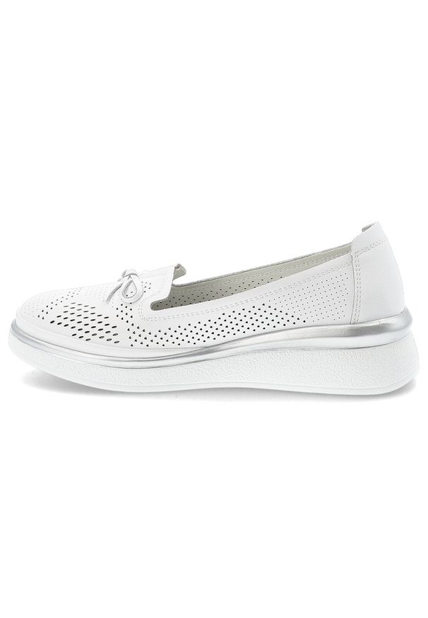 Półbuty damskie S.Barski, ze skóry naturalnej licowej ażurowa cholewka wsuwane lekka podeszwa casual, białe, LR61-7043. Okazja: na co dzień. Zapięcie: bez zapięcia. Kolor: biały. Materiał: skóra. Szerokość cholewki: normalna. Wzór: ażurowy. Styl: casual