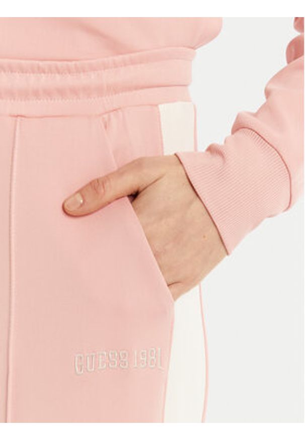 Guess Spodnie dresowe V5RB00 KCO72 Różowy Regular Fit. Kolor: różowy. Materiał: syntetyk