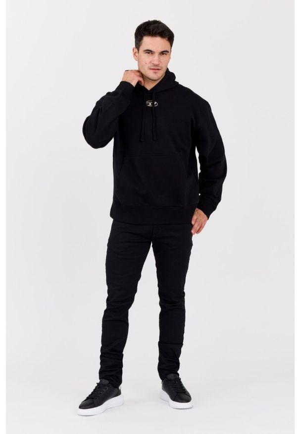 Diesel - DIESEL Czarna męska bluza z metalowym logo S-MACS-HOOD-OD. Kolor: czarny. Materiał: materiał, bawełna, elastan