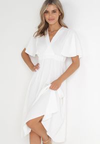 Born2be - Biała Rozkloszowana Sukienka Midi z Kopertowym Dekoltem i Gumką w Talii Muntani. Kolor: biały. Długość rękawa: krótki rękaw. Typ sukienki: kopertowe. Długość: midi #5