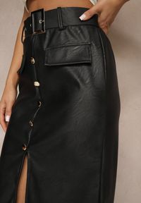 Renee - Czarna Spódnica Ołówkowa High Waist z Imitacji Skóry Ozdobiona Paskiem Norinka. Okazja: do pracy, na randkę. Stan: podwyższony. Kolor: czarny. Materiał: skóra. Wzór: aplikacja. Styl: klasyczny, elegancki