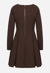 Born2be - Brązowa Elegancka Sukienka o Rozkloszowanym Kroju Temitonia. Kolor: brązowy. Długość rękawa: długi rękaw. Styl: elegancki #6
