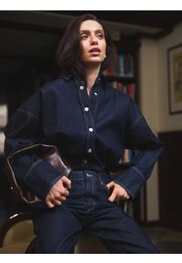 Reserved - Jeansowa koszula oversize - granatowy. Kolor: niebieski. Materiał: jeans #1