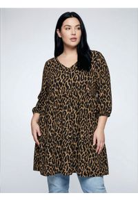 Sinsay - Sukienka we wzór w panterkę Plus Size - wielobarwny. Kolekcja: plus size. Wzór: motyw zwierzęcy. Typ sukienki: dla puszystych #1