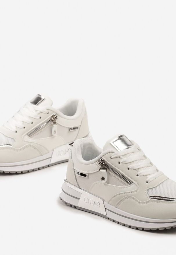 Born2be - Białe Sneakersy z Metalicznymi Wstawkami i Ozdobnym Suwakiem Kasila. Okazja: na spotkanie biznesowe, na co dzień. Zapięcie: sznurówki. Kolor: biały. Materiał: jeans
