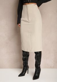 Renee - Beżowa Spódnica o Ołówkowym Kroju High Waist z Rozcięciem z Tyłu Liozia. Okazja: na spotkanie biznesowe. Stan: podwyższony. Kolor: beżowy. Materiał: jedwab. Wzór: gładki. Styl: biznesowy, elegancki #4