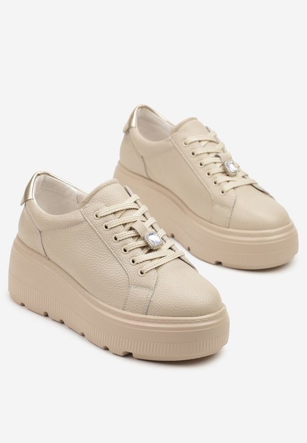 Born2be - Beżowe Skórzane Sneakersy na Grubej Podeszwie z Metaliczną Wstawką Remalia. Okazja: na co dzień. Kolor: beżowy. Materiał: skóra
