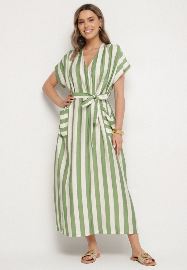 Born2be - Zielona Sukienka z Wiskozą i Paskiem w Paski Nerire. Okazja: na co dzień. Kolor: zielony. Materiał: wiskoza. Wzór: paski. Styl: klasyczny, casual, elegancki