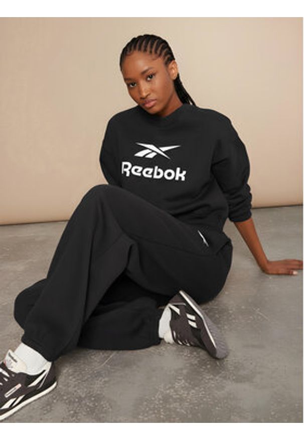 Reebok Bluza Reebok X Ewa Chodakowska RK25318CCW Czarny Regular Fit. Kolor: czarny. Materiał: bawełna
