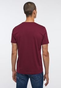 Mustang - MUSTANG STYLE ALEX C LOGO TEE MĘSKI T-SHIRT KOSZULKA NADRUK ZINFANDEL 1013221 7184. Długość rękawa: krótki rękaw. Długość: krótkie. Wzór: nadruk #5