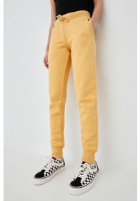 Superdry spodnie dresowe damskie kolor żółty melanżowe. Kolor: żółty. Materiał: dresówka. Wzór: melanż