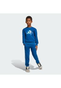 Adidas - Zestaw adidas Disney Lilo & Stitch Jogger Kids. Kolor: niebieski. Materiał: bawełna, dresówka. Wzór: motyw z bajki