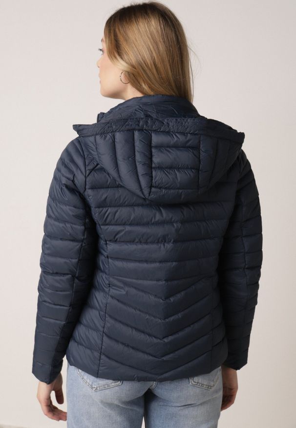 Born2be - Granatowa Klasyczna Kurtka Przejściowa z Pikowaniem i Odpinanym Kapturem Pretiella. Okazja: na spacer, na co dzień. Kolor: niebieski. Materiał: jeans, nylon. Styl: klasyczny