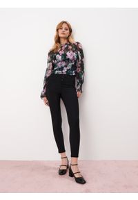 Mohito - Bluzka w kwiaty - Czarny. Kolor: czarny. Wzór: kwiaty #2