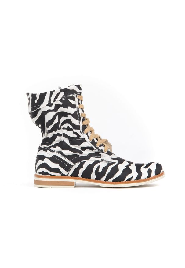 Zapato - sznurowane botki workery - skóra naturalna - model 424 - kolor zebra (36). Okazja: na spacer. Wysokość cholewki: za kostkę. Materiał: skóra. Wzór: motyw zwierzęcy. Styl: sportowy