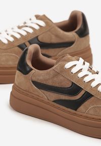 Born2be - Brązowe Sneakersy Zamszowe w Stylu Tenisówek z Geometrycznym Wzorem Naliane. Okazja: na co dzień. Kolor: brązowy. Materiał: zamsz. Wzór: geometria #4