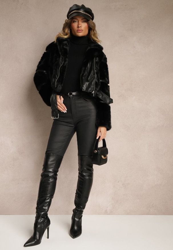 Renee - Czarna Kurtka z Pikowanym Futerkiem z Paskiem i Klamrą Norandel. Okazja: na co dzień. Kolor: czarny. Materiał: futro. Styl: klasyczny, elegancki, casual