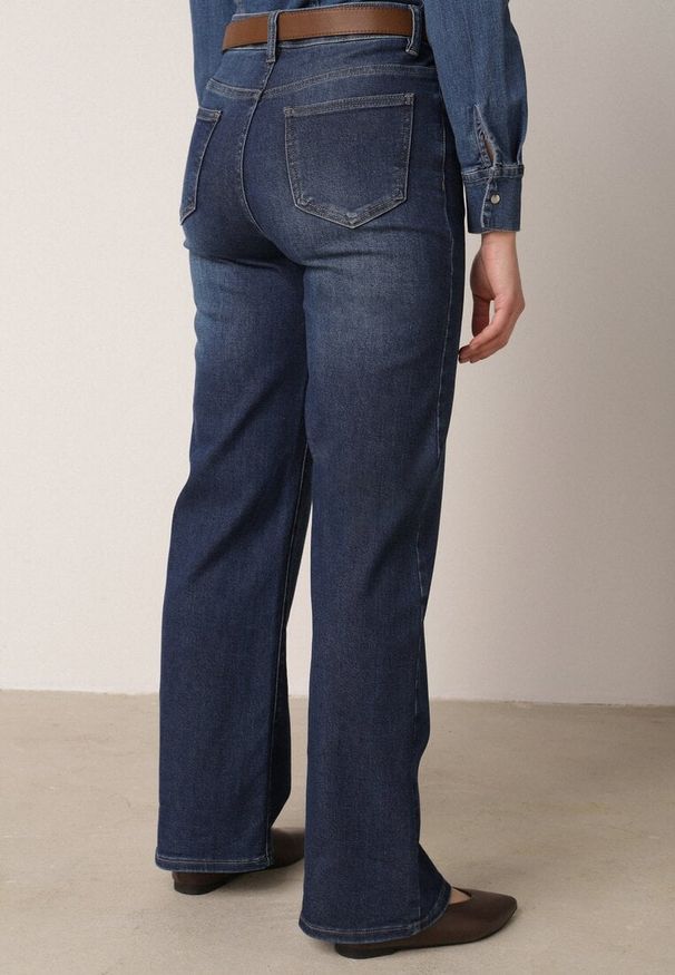 Born2be - Niebieskie Szerokie Jeansy Regular Waist z Bawełną i Dodatkiem Wiskozy Physoesa. Okazja: na co dzień. Kolor: niebieski. Wzór: gładki. Styl: casual, klasyczny