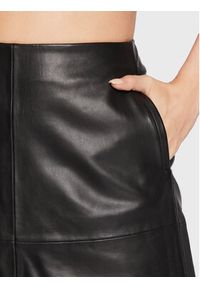 Calvin Klein Spódnica skórzana Essential K20K204428 Czarny Regular Fit. Kolor: czarny. Materiał: skóra