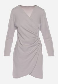 Born2be - Jasnoszara Sukienka Kopertowa z Ozdobnym Marszczeniem Ohildria. Kolor: szary. Typ sukienki: kopertowe. Styl: elegancki #5