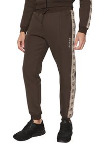Guess - GUESS Brązowe męskie spodnie dresowe z lampasami Mickey, Rozmiar S. Kolor: brązowy. Materiał: dresówka #2