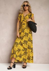 Renee - Żółta Rozkloszowana Sukienka z Wiskozy Maxi z Kopertowym Dekoltem Luksia. Kolor: żółty. Materiał: wiskoza. Typ sukienki: kopertowe. Długość: maxi #1