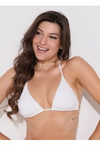 Sinsay - Góra od bikini ze strukturalnego materiału - kremowy. Kolor: kremowy. Materiał: materiał
