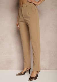 Renee - Ciemnobeżowe Spodnie z Wiskozą o Garniturowym Kroju High Waist Senaridra. Okazja: na co dzień. Stan: podwyższony. Kolor: beżowy. Materiał: wiskoza. Styl: klasyczny, elegancki, casual