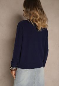 Renee - Granatowy Gładki Sweter z Półgolfem z Dzianiny z Wełną i Wiskozą Zaiara. Okazja: na co dzień. Kolor: niebieski. Materiał: wełna, wiskoza, dzianina. Długość rękawa: długi rękaw. Długość: długie. Wzór: gładki. Styl: klasyczny, casual #3