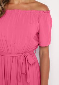 Born2be - Ciemnoróżowa Sukienka z Wiskozy Telephanassa. Typ kołnierza: dekolt hiszpanka. Kolor: różowy. Materiał: wiskoza. Długość rękawa: krótki rękaw. Wzór: gładki. Typ sukienki: rozkloszowane. Długość: maxi #2