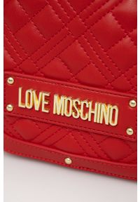 Love Moschino torebka kolor czerwony. Kolor: czerwony. Materiał: pikowane. Rodzaj torebki: na ramię
