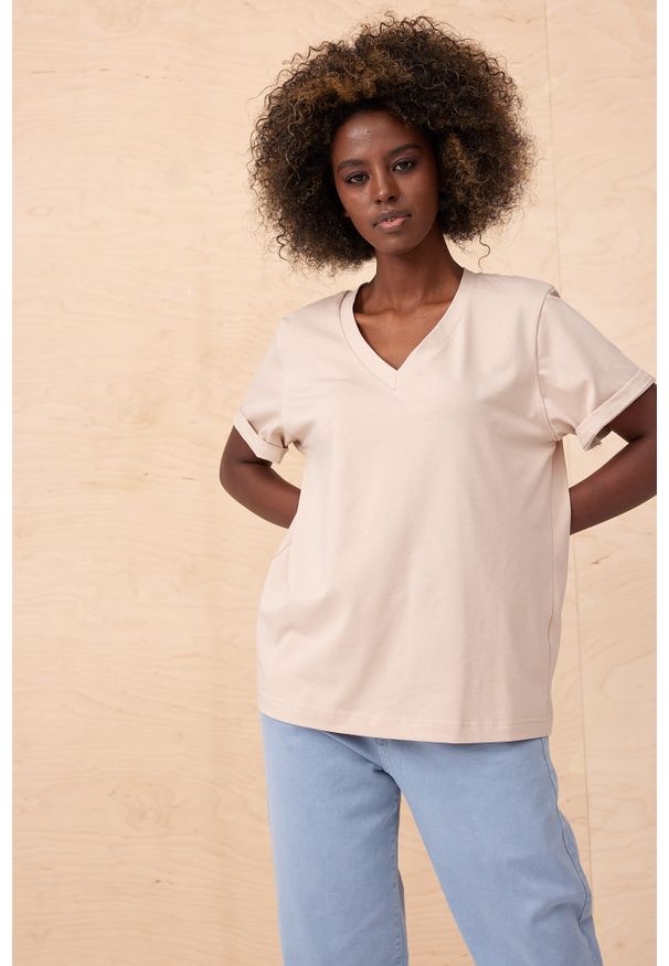 blue shadow - T-shirt Damski Mango BS Jasny Beż 2360. Typ kołnierza: dekolt w serek. Kolor: beżowy. Materiał: elastan, bawełna, denim, tkanina. Długość: krótkie