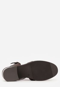 Born2be - Ciemnobrązowe Sandały na Obcasie z Ozdobną Cholewką Amalirei. Okazja: na co dzień. Zapięcie: sprzączka. Kolor: brązowy. Materiał: jeans. Obcas: na obcasie. Styl: casual, elegancki, klasyczny. Wysokość obcasa: średni #8